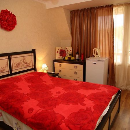 Guest House Milana Suhumi Exterior foto