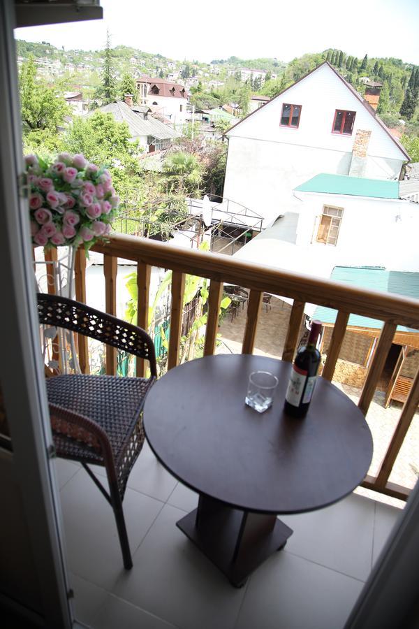 Guest House Milana Suhumi Exterior foto