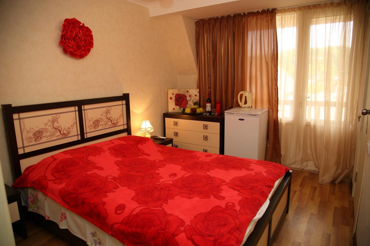 Guest House Milana Suhumi Exterior foto