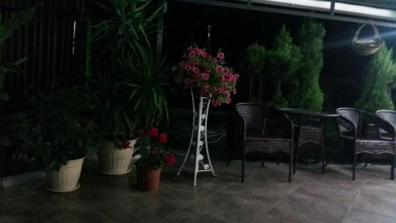 Guest House Milana Suhumi Exterior foto